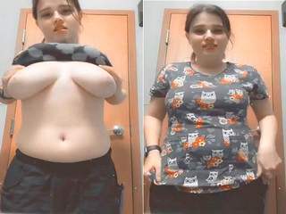 Shows Boobs Desi Girl Big Viral MMS